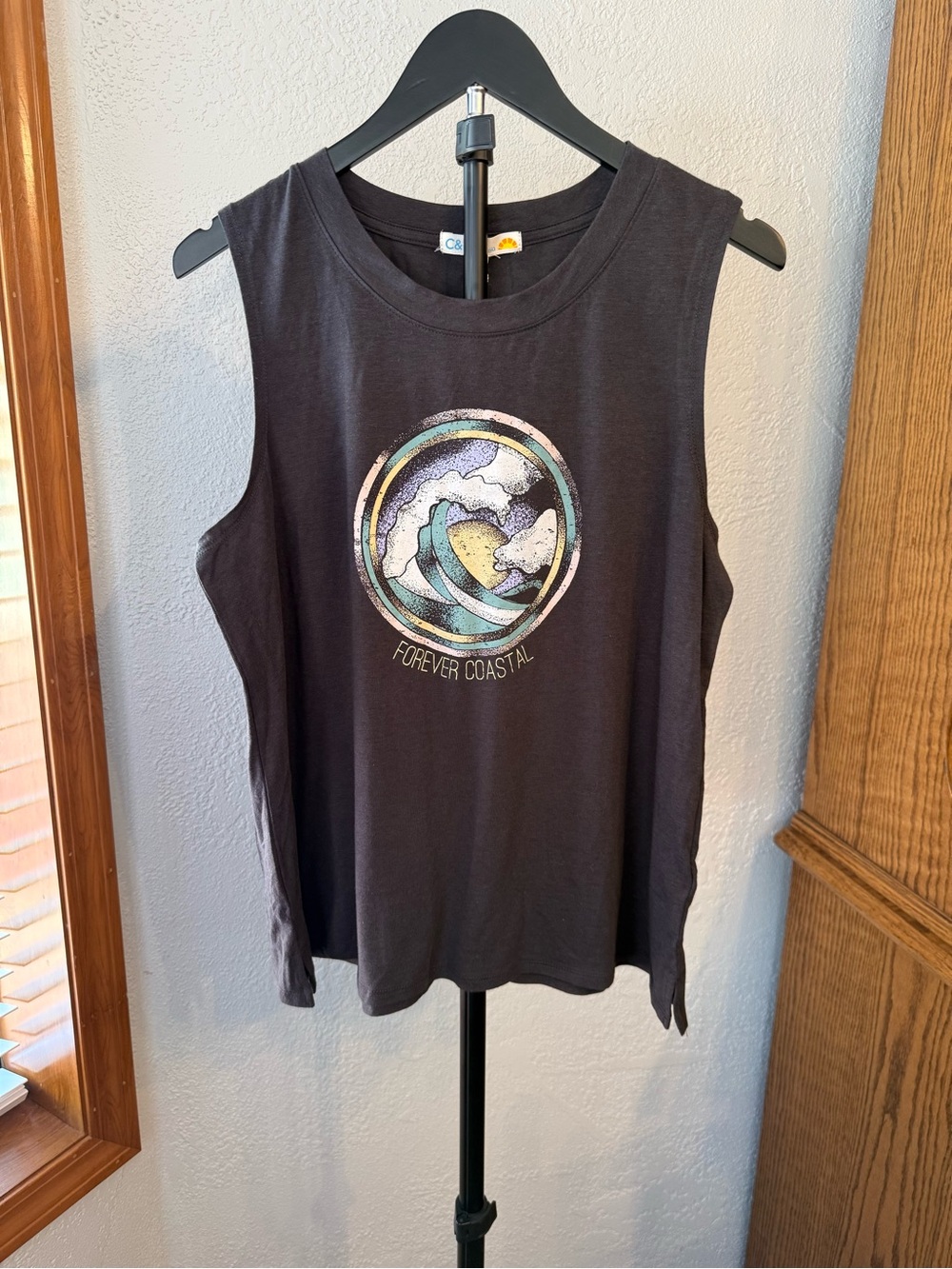 C&C California women’s gray Tank with coastal beachy Wave Graphic. Size L NWT